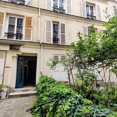 Cozy With A Garden View In The 17th Quartier Apartment *